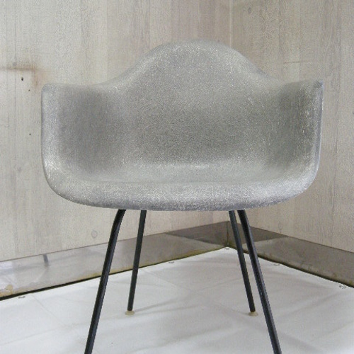 □　イームズ 　アーム　シェル　・　Ｈ　黒ベース　/　ビンテージ　□ □ イームズ アーム シェル ・ H 黒ベース / ビンテージ □ 椅子