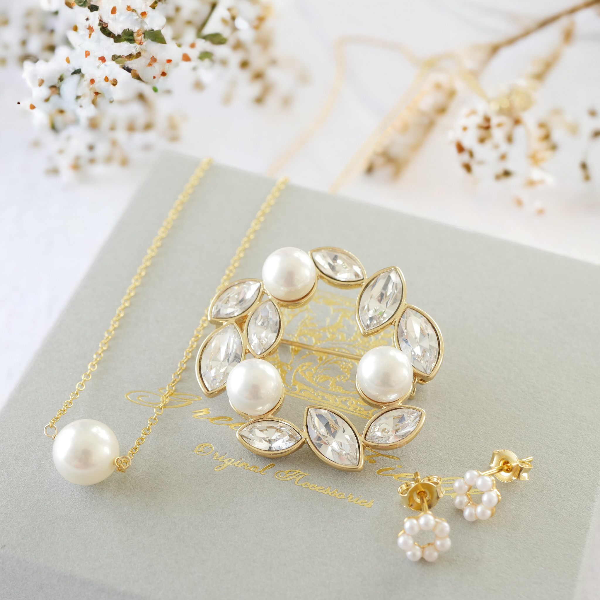 【Creema限定新春福袋〈竹〉】国産貝パールとクリスタルのサークルブローチ＆ネックレス＆サークルピアス/イヤリング