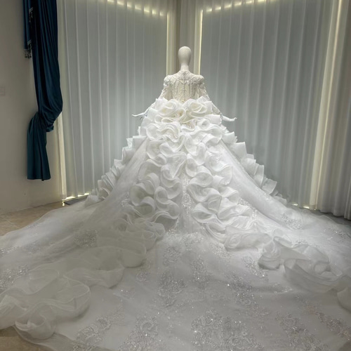 お買い得！高級感溢れる くるみボタン ロングトレーン 肩あり 長袖