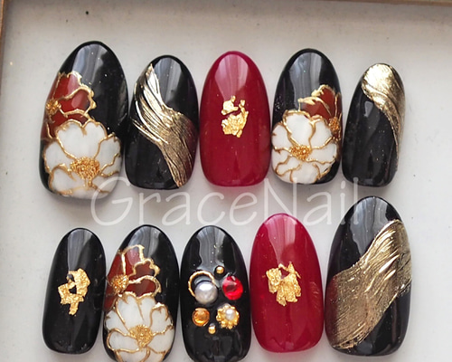 ネイルチップ　ニュアンスネイル　振袖ネイル　卒業式　成人式　着物　和柄ネイル 成人式ネイル / 紫デザインまとめ🪻 お客様の振袖・袴に合わせた