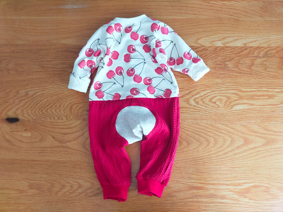 ベビー服　赤いさくらんぼのアランニット　ロンパース　70サイズ　女の子　子供服　ラメ　カバーオール　赤ちゃん 11枚目の画像