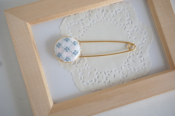 刺繍ストールピン「模様01（ブルー）」 1枚目の画像