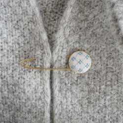 刺繍ストールピン「模様01（ブルー）」 4枚目の画像