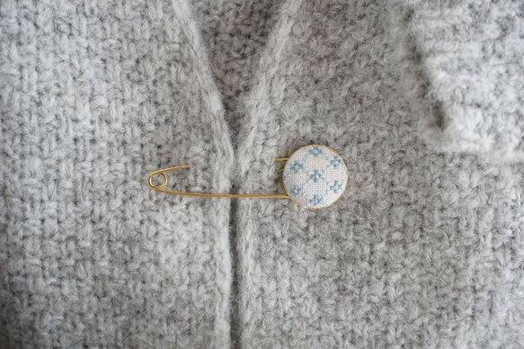刺繍ストールピン「模様01（ブルー）」 4枚目の画像