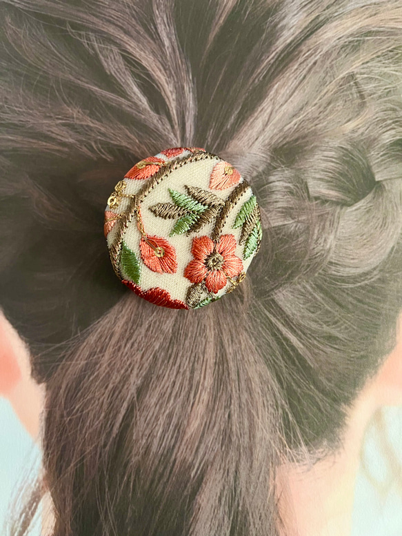 大きめサイズ＊インド刺繍リボンのヘアゴム 2枚目の画像