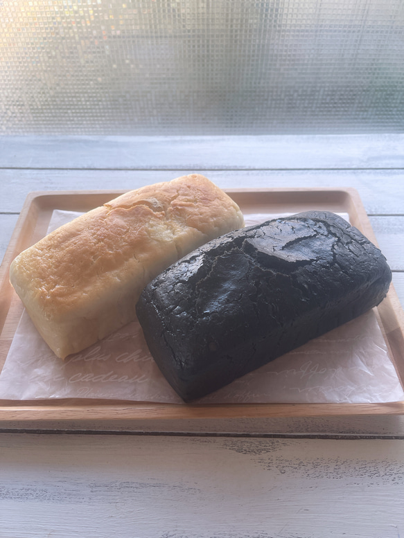 竹炭米粉食パン（米粉100%）と米粉食パン（100%） 3枚目の画像