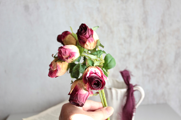 【花瓶付き】ドライフラワーのような造花setグラデーションローズの投げ入れアレンジ 10枚目の画像