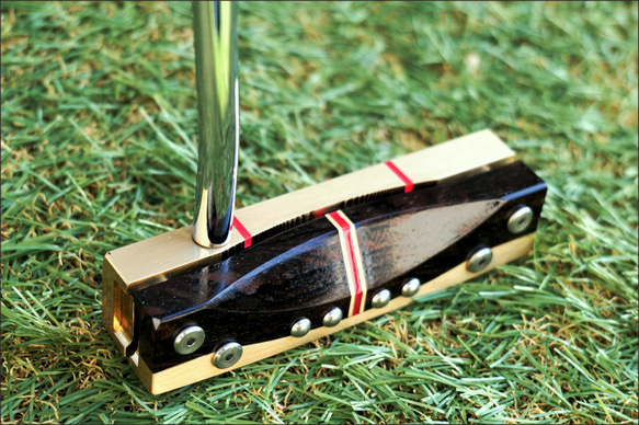 ゴルフパター　Silva-SQ２　真鍮と黒柿を使った削り出しパターです 4枚目の画像