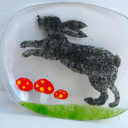 うさぎしかく皿[灰色うさぎ左・きのこ]土井朋子  Grey rabbitmix 4枚目の画像