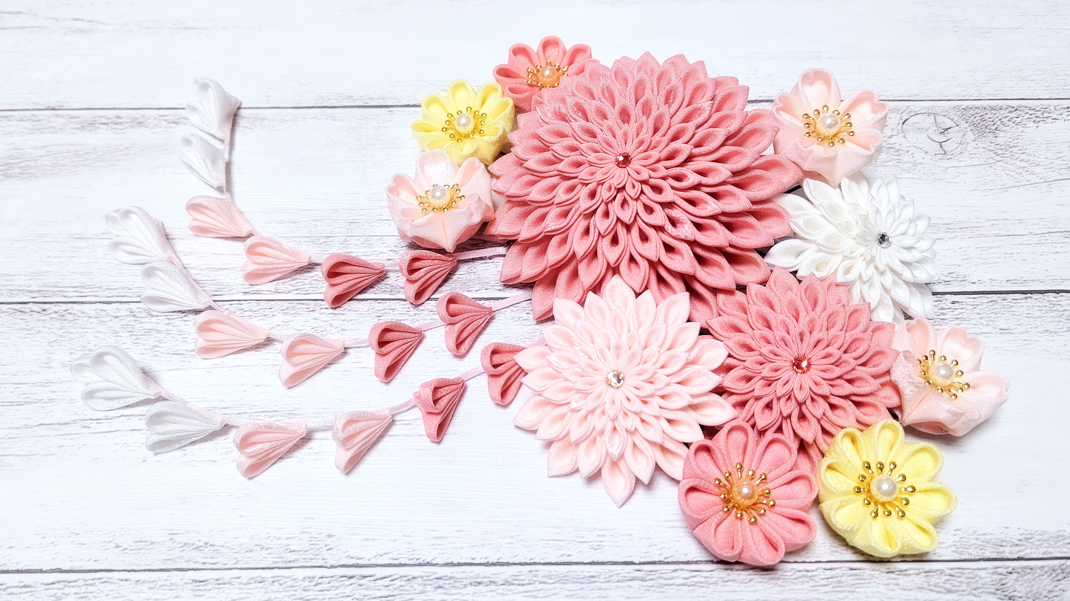 つまみ細工の髪飾り ヘアコームとＵピン １２点セット【ピンク･白･黄色】