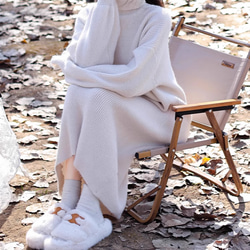 ❣️手編み ベージュ ミディアム丈のセーターワンピース　厚手のニットスカート 1枚目の画像