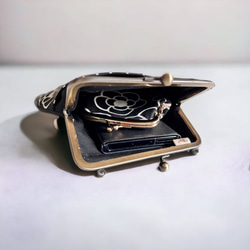 【即納/プレゼントにオススメ】カメリアのスマホポシェットがま口/ブラック 6枚目の画像