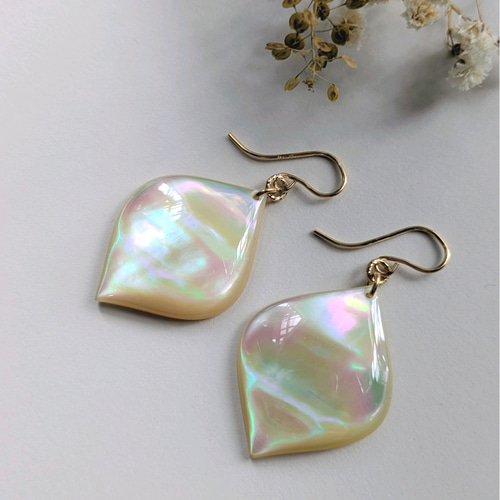 夜光貝 ❤ 虹色パールのリーフピアス ピアス（フック・チェーン） 夜光