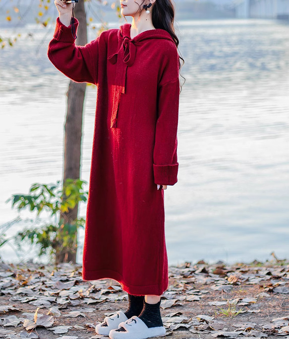 ❣️手編み 赤 ミディアム丈のセーターワンピース　厚手のニットスカート 2枚目の画像