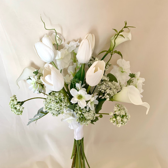 【美品！】ホワイトカラー&チューリップアーティフィシャルブーケ、ブートニアです⭐︎ チューリップ♡白グリーンウェディングブーケ＆ブートニア