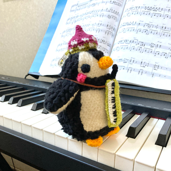 Rさま専用☆鍵盤ハーモニカのペンギンのぬいぐるみ 2枚目の画像