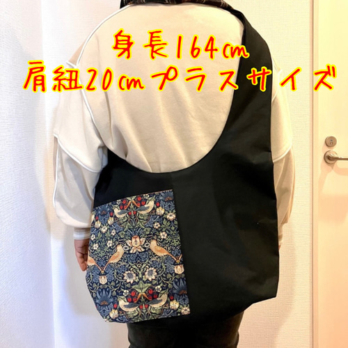 肩掛けが楽なショルダーバッグ 大きな外ポケットが便利 ラウンド