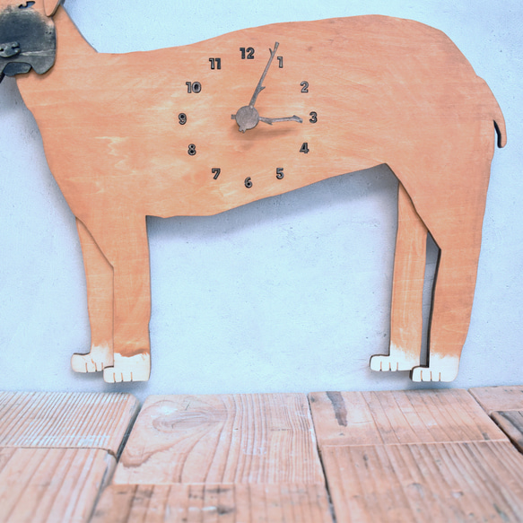 世界で一番大きく優しい犬、グレートデンと暮らせる時計 木製 掛け時計 4枚目の画像