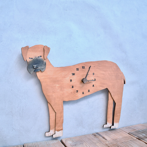 世界で一番大きく優しい犬、グレートデンと暮らせる時計 木製 掛け時計 2枚目の画像