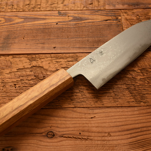 手造り鍛造 ダマスカス 多層鋼 三徳 包丁 万能包丁 樫八角柄 包丁