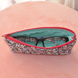 リバティプリント使用　コロンとかわいいメガネケース・ペンケース　ピンク小花柄 6枚目の画像