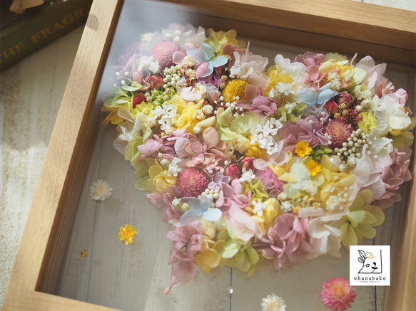 《結婚祝い/お誕生日/インテリアフラワー》カラフルなお花のハート♪プリザーブドフラワーのガラスフレームS 2枚目の画像