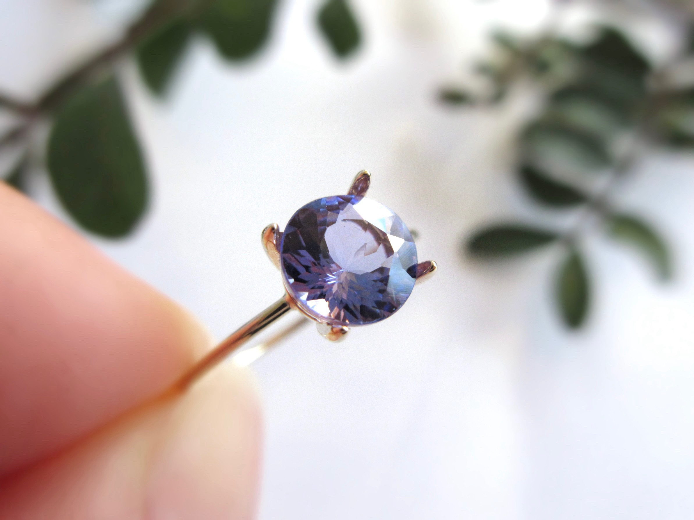 高品質-片耳【天然タンザナイト】6mm トリリアントカット 天然タンザナイト 2.69ct 【美しい藤紫】 トリリアント