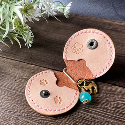 Cat Paw Coin Purse：500円4枚収納可能な猫の肉球キーホルダー 1枚目の画像