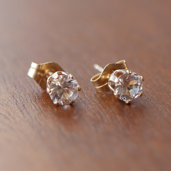 ピアス☆ロシア産フェナカイト（4mm）14kgf 8枚目の画像