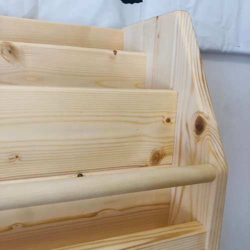 木の温かみがある絵本棚 無垢材 ブックシェルフ 棚・シェルフ・ラック