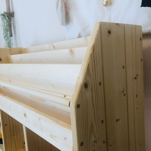 木の温かみがある絵本棚 無垢材 ブックシェルフ 棚・シェルフ・ラック