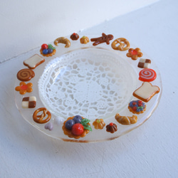 リムガラス丸皿[焼き菓子・ホワイトレース]土井朋子  cookiesmixwhite 2枚目の画像