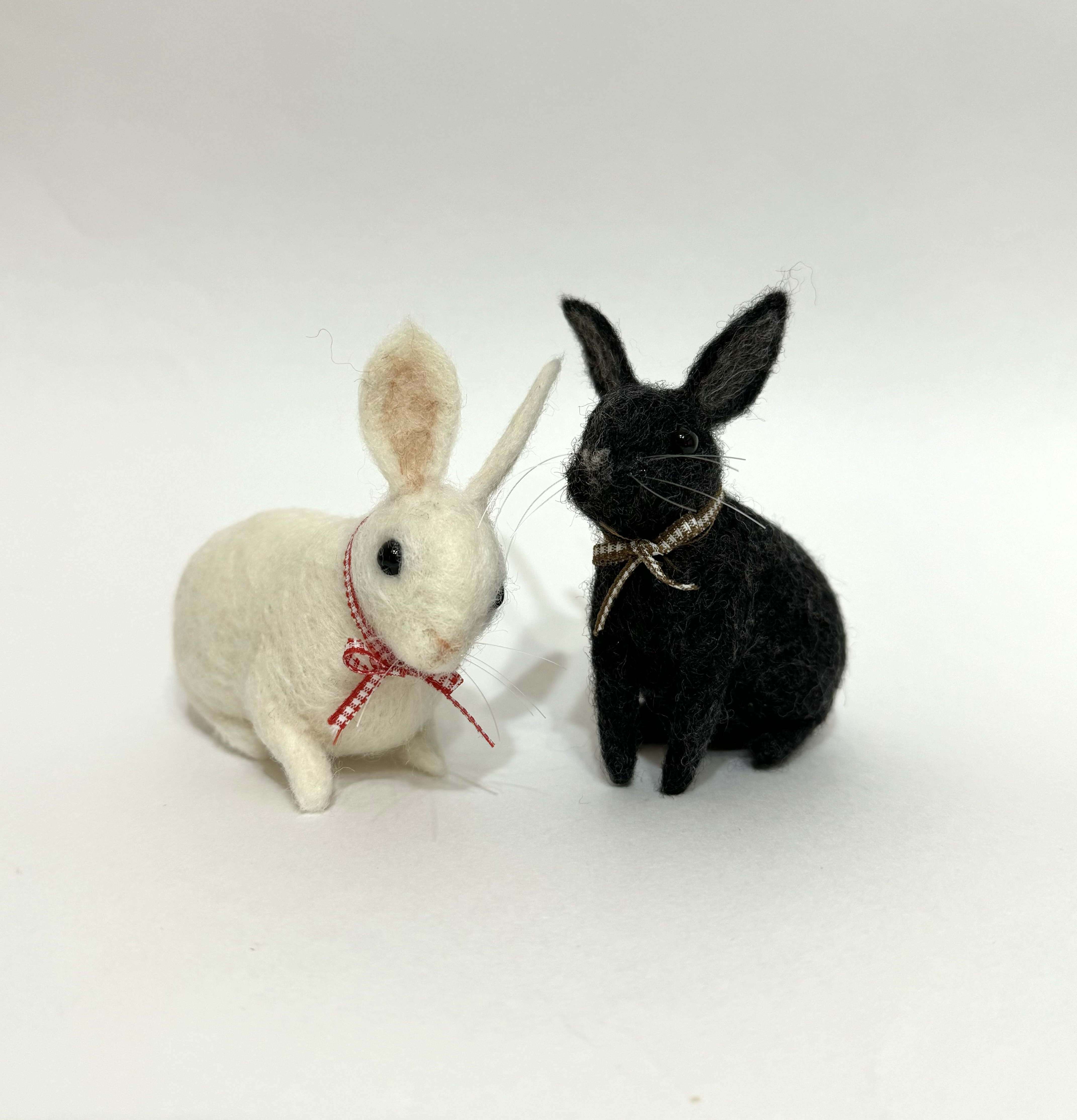 しろいうさぎとくろいうさぎのウエディング　お皿 (5枚セット)