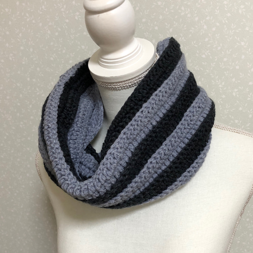 グレーとチャコールグレーのシマシマスヌード 手編み ハンドメイド