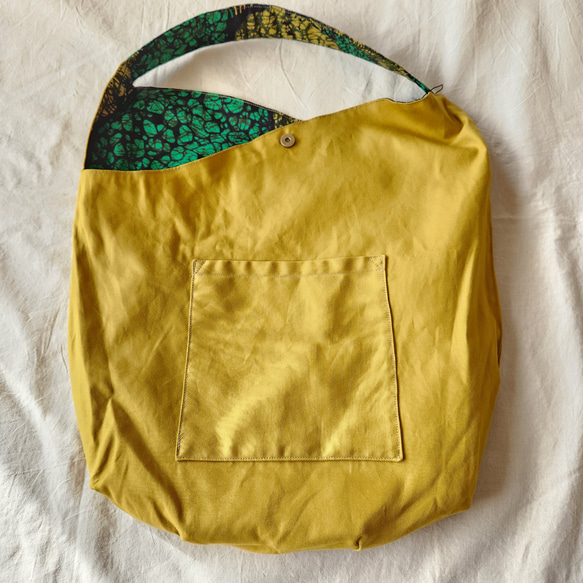 アフリカ布で作ったしずく型ワンショルダーバッグ 3枚目の画像