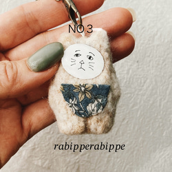 こまり顔猫　羊毛フェルト　キーホルダー　ベージュNO3 rabippe 2枚目の画像