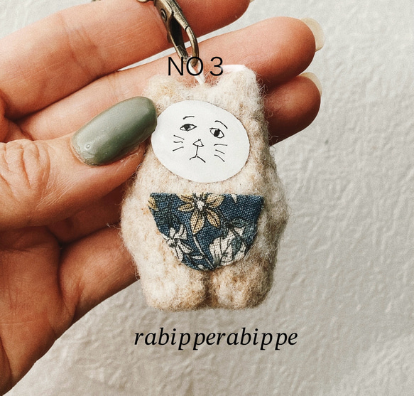 こまり顔猫　羊毛フェルト　キーホルダー　ベージュNO3 rabippe 2枚目の画像