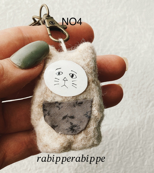 こまり顔猫　羊毛フェルト　キーホルダー　ベージュNO4 rabippe 2枚目の画像