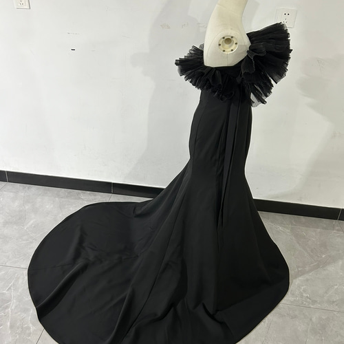 エレガント パーティードレス 黒 オフショルダー 胸元フリル 花嫁  