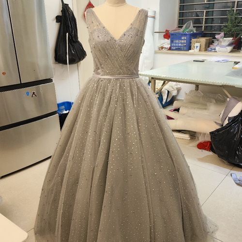 上品！カラードレス ブルーグレー キラキラのハンドビーディング 花嫁  