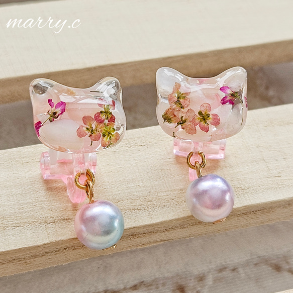 《キッズイヤリング》花猫ローズクォーツのキッズイヤリングmarry.c's handmadeaccessory 1枚目の画像