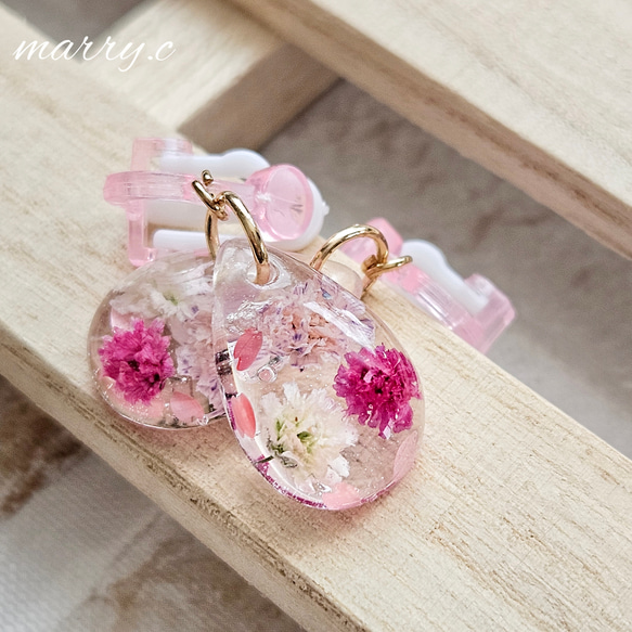 《キッズイヤリング》お花しずくのキッズイヤリングmarry.c's handmadeaccessory 1枚目の画像