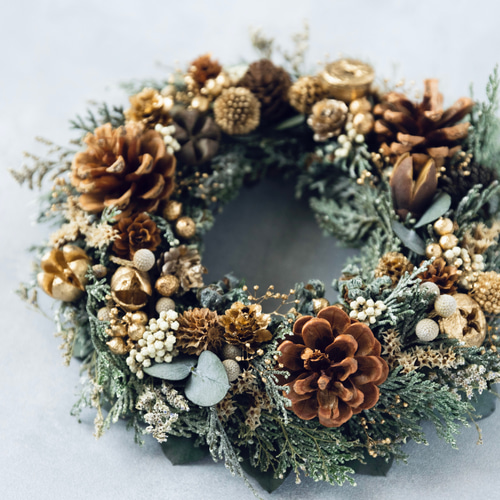 雪降るヒノキのクリスマスリース 19cm(ゴールドブラウン) リース La
