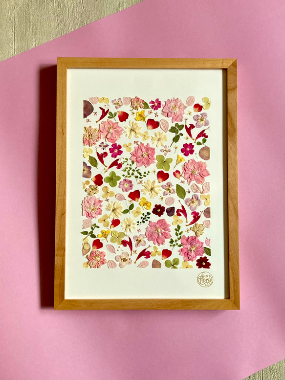 桃色ピンク　春色押し花アート　推しカラーピンク　A4サイズ  io floraの美しい押花アート - 自然の美しさをあな 1枚目の画像