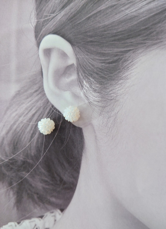 1点のみ マーガレットのカービング 淡水パール ピアスにお仕立てします