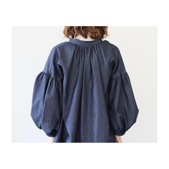 岡山県倉敷児島デニムで魅せる、ボリューム袖リボンチュニックブラウス／デザインデニムブラウス／インディゴ 
