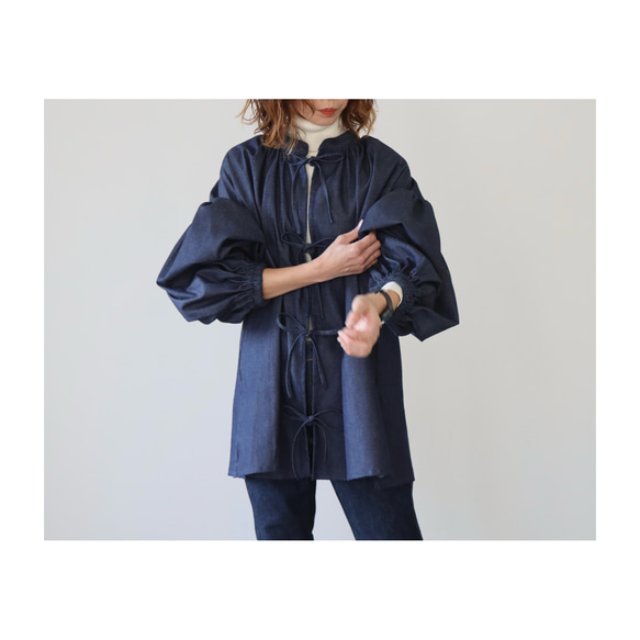 岡山県倉敷児島デニムで魅せる、ボリューム袖リボンチュニックブラウス／デザインデニムブラウス／インディゴ 