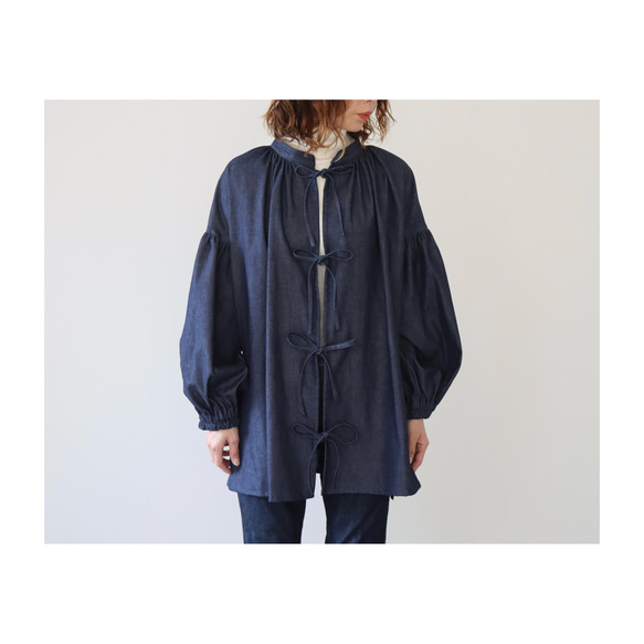 岡山県倉敷児島デニムで魅せる、ボリューム袖リボンチュニックブラウス／デザインデニムブラウス／インディゴ 