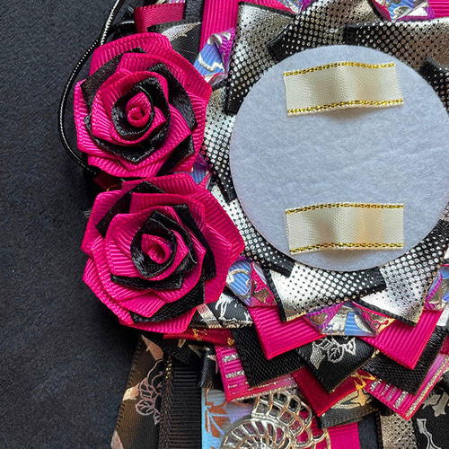 痛ロゼット 缶バッジ 薔薇 茶色 ブラウン ベージュ 薄茶色 チェーン