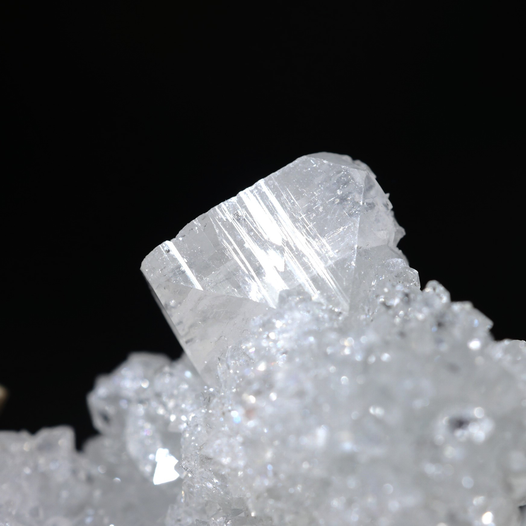 アポフィライト（魚眼石）／ ソーラークォーツ　共生　原石　結晶　1個　アイリス入り　天然石置物・インテリア　～送料無料